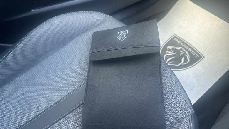 Peugeot 208 1.2 PureTech 100 Allure Premium + 5dr Petrol Hatchback